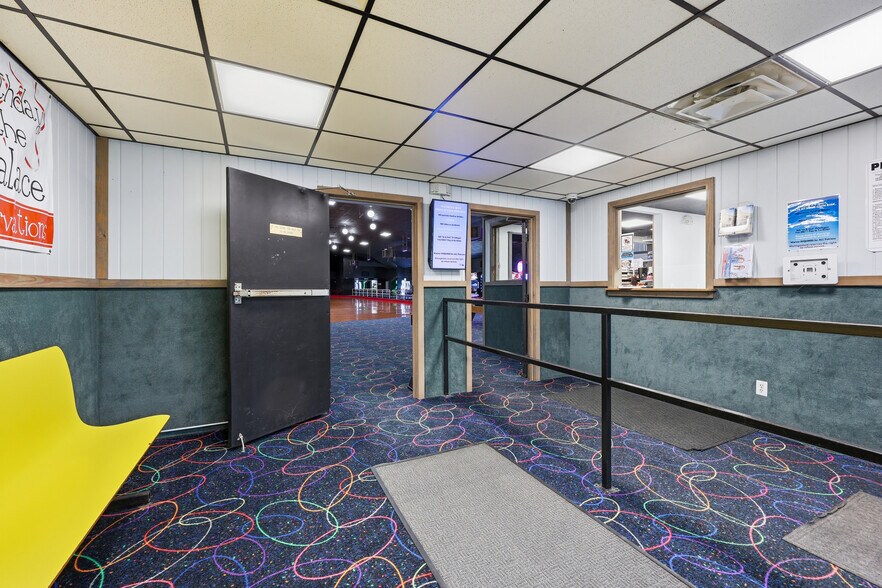 More Photos Of 357 NW Hall Of Fame Dr, Lake City Skating Rink For Sale