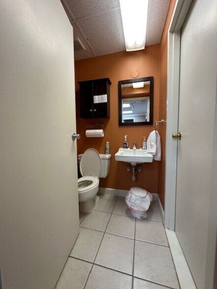 More Photos Of 3921-3951 University Dr, Fairfax Office For Lease