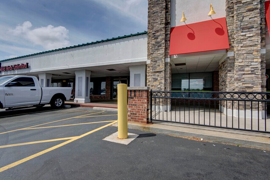 More Photos Of 3800-3900 S Campbell Ave, Springfield Unknown For Lease