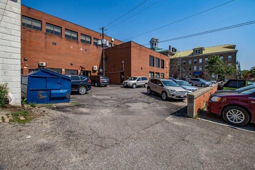 More Photos Of 7 King St W, Brockville Office For Lease