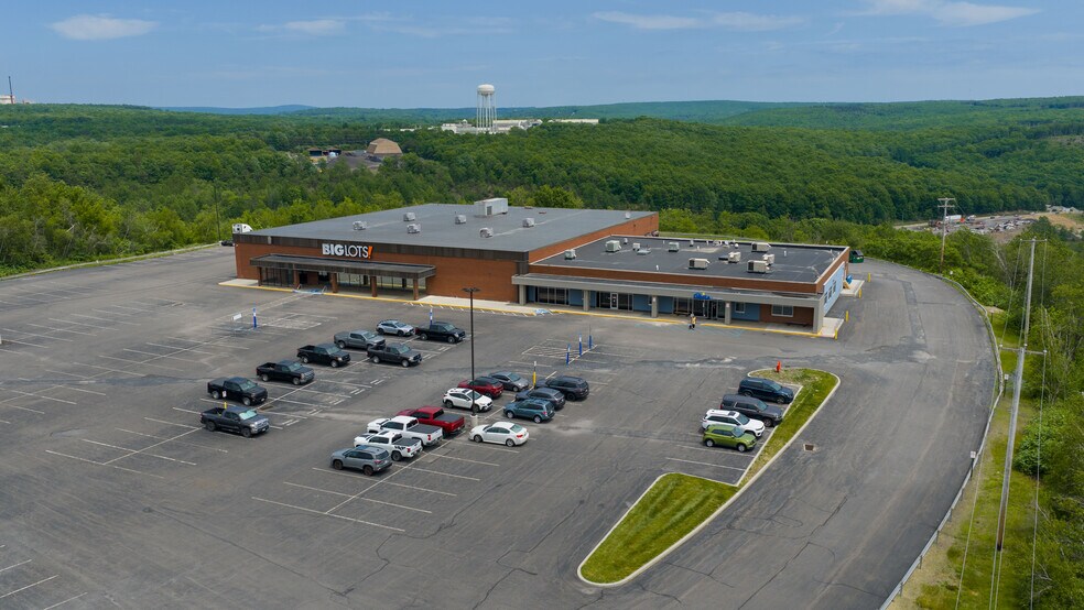 More Photos Of 940 Mall Rd, Frackville General Retail For Lease