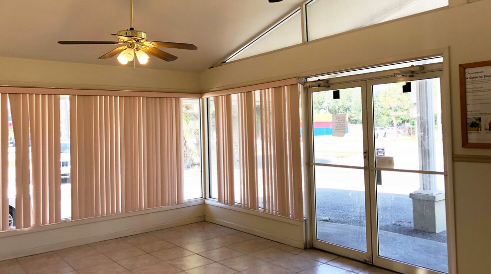 More Photos Of 4306 University Blvd S, Jacksonville Medical For Sale
