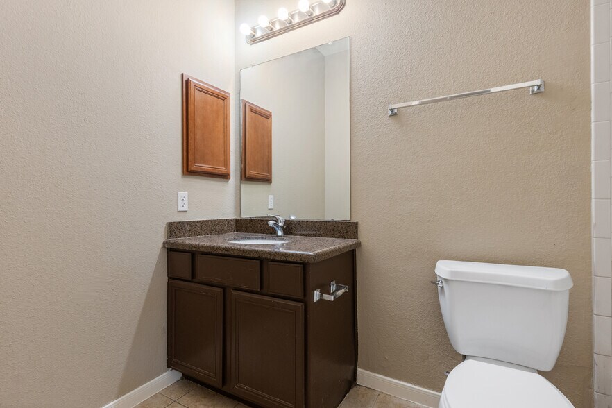 More Photos Of 9104 N Green River Dr, Houston Specialty For Sale