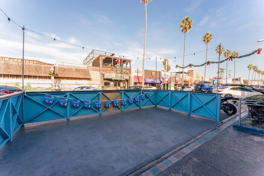 More Photos Of 5049 Newport Ave, San Diego Restaurant For Lease