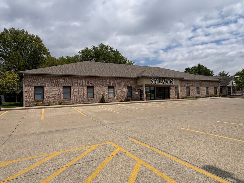 More Photos Of 4050 Britt Farm Dr, Lafayette Office For Lease