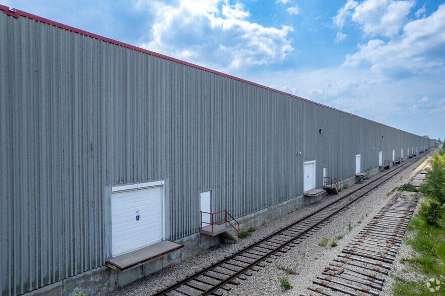 More Photos Of 4920-5280 72 Av SE, Calgary Warehouse For Lease