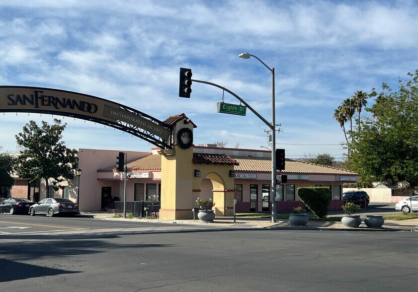 More Photos Of 1160-1172 N MacLay Ave, San Fernando Office For Lease