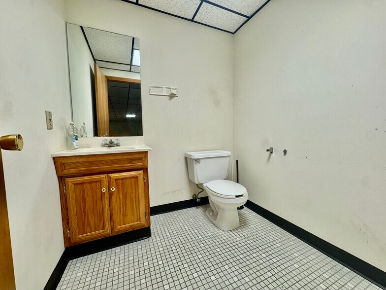 More Photos Of 50 Chelton Ave, West Hartford Warehouse For Lease