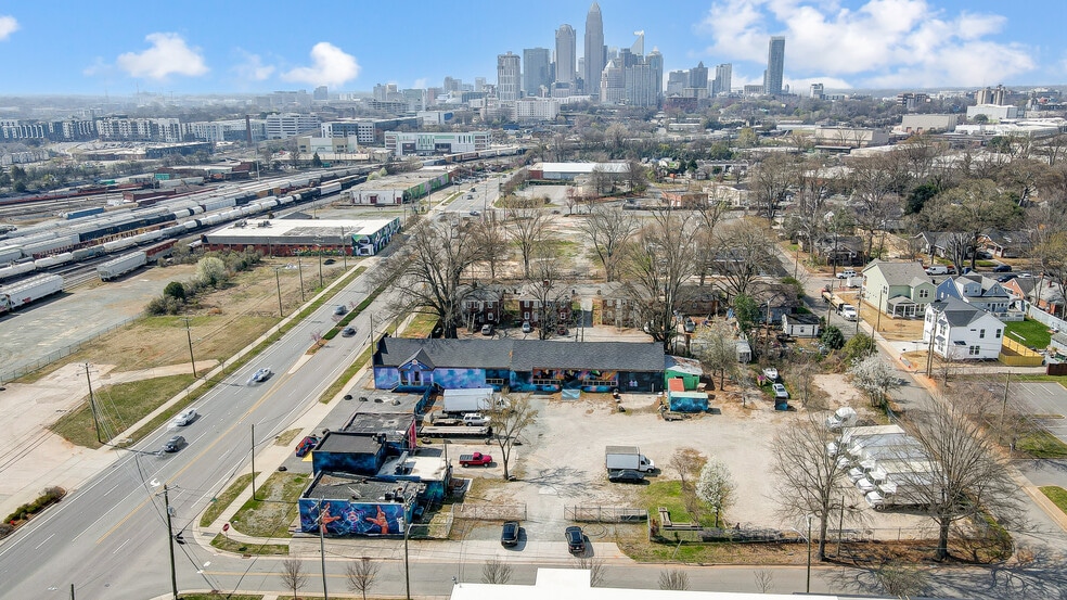 Primary Photo Of 1725 N Tryon St N, Charlotte Freestanding For Sale