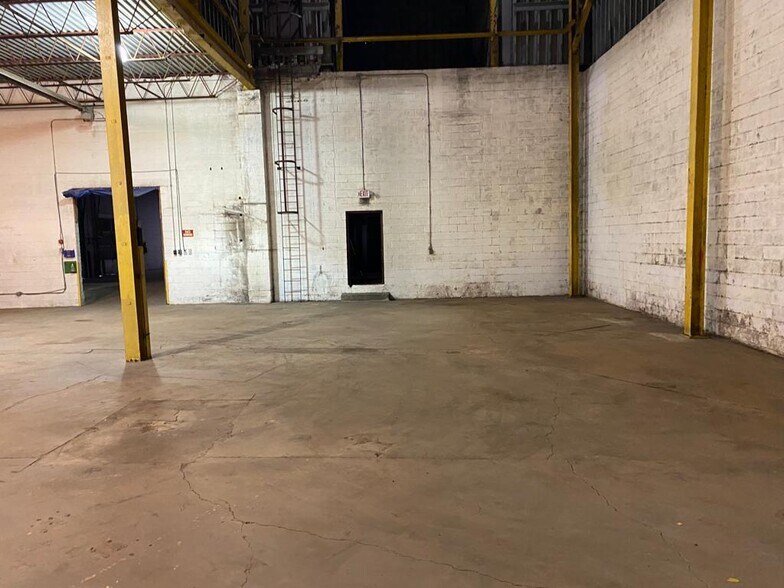 More Photos Of 164-168 Manchester pl, Newark Distribution For Lease