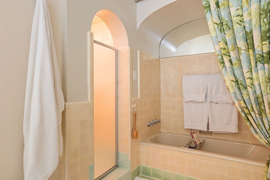 More Photos Of 367 N Orange Dr, Los Angeles Apartments For Sale