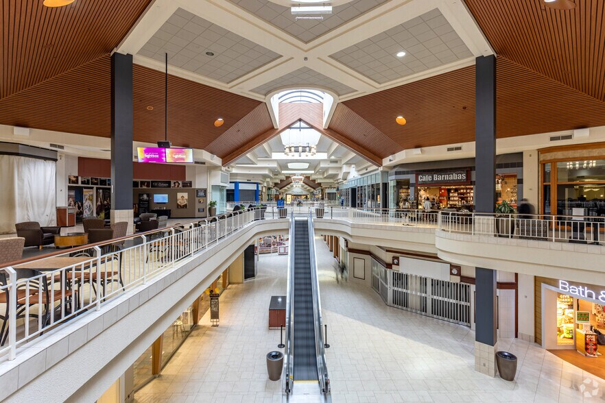 More Photos Of 1801 SW Wanamaker Rd, Topeka Unknown For Lease