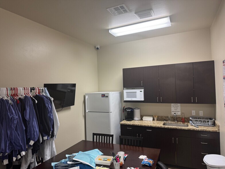 More Photos Of 1621 S Midtown Pl, Oklahoma City Medical For Sale