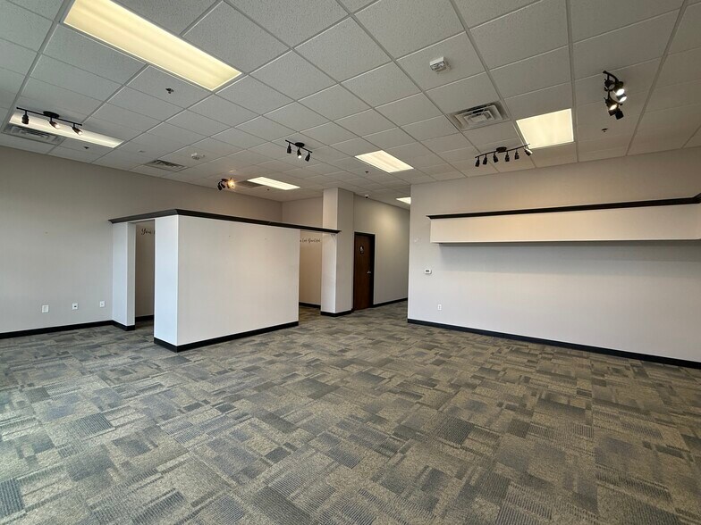 More Photos Of 1301-1303 5th St, Coralville Office For Lease