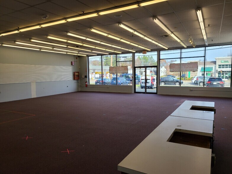More Photos Of 185-195 Cambridge St, Burlington Showroom For Lease