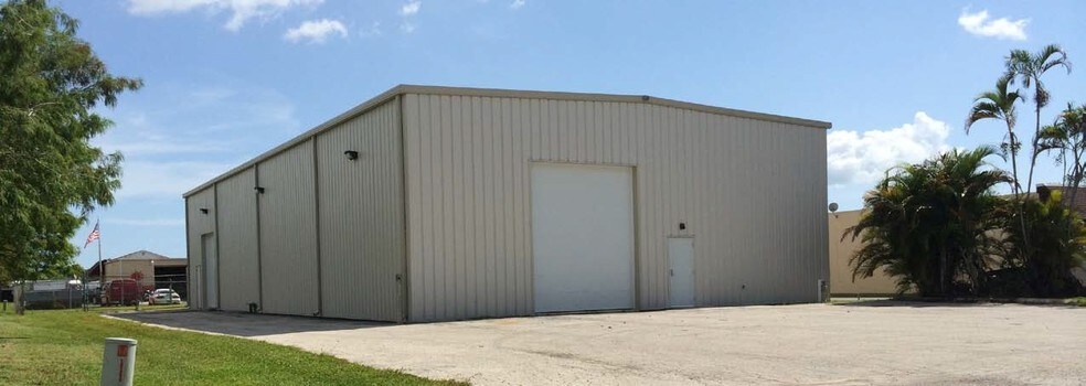 More Photos Of 11575 Marshwood Ln, Fort Myers Warehouse For Sale