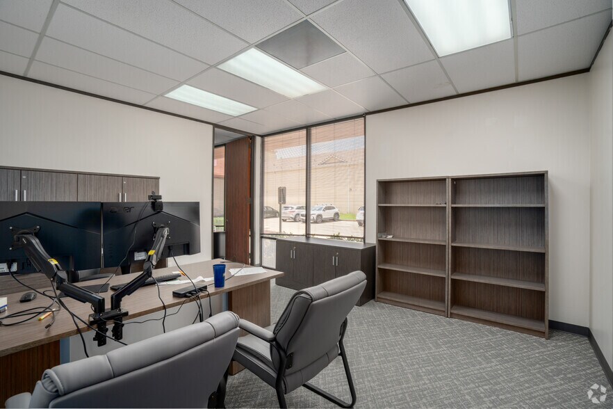 More Photos Of 10435 Greenbough Dr, Stafford Office For Lease