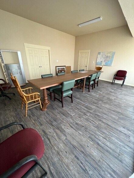 More Photos Of 2429 34th St, Lubbock Freestanding For Sale