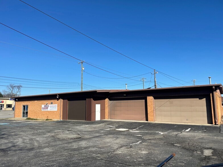 Primary Photo Of 1314 E 10th St, Jeffersonville Showroom For Sale