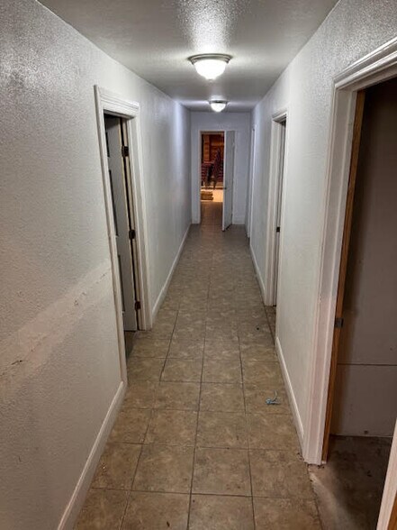 More Photos Of 1033 Bandera Rd, San Antonio Storefront For Sale