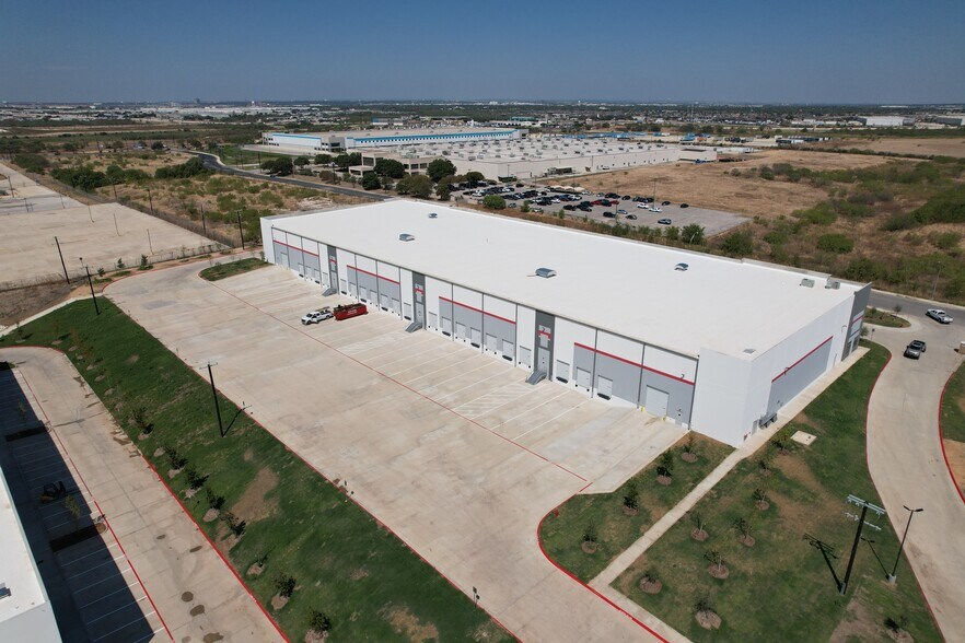 More Photos Of 6907 Lancer Blvd, San Antonio Unknown For Lease