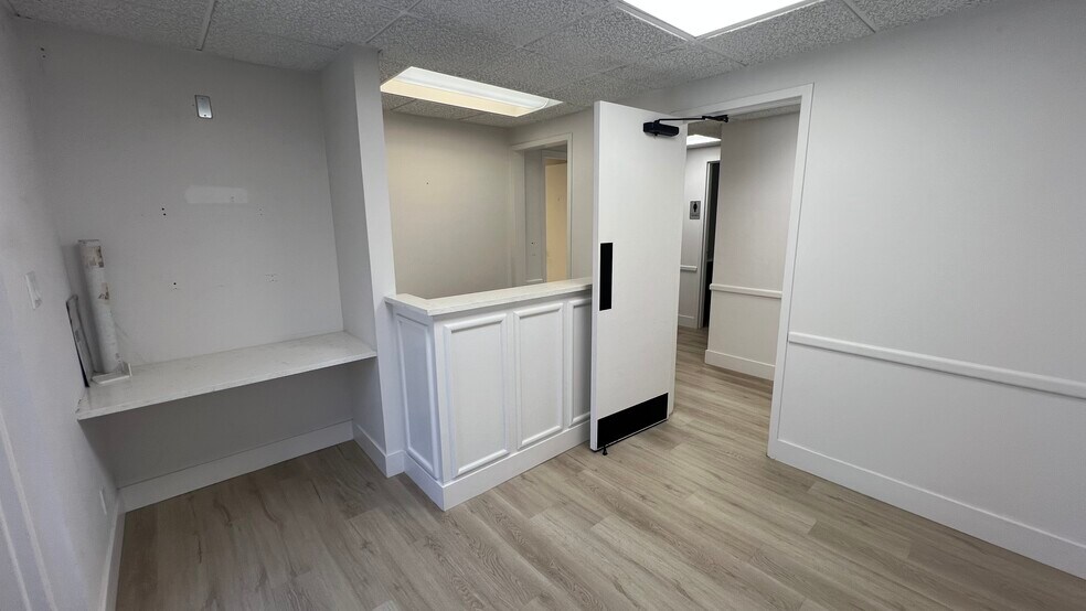More Photos Of 504 S Moody Ave, Tampa Office For Sale