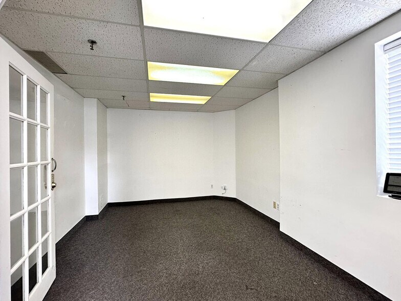 More Photos Of 400 Esna Park Dr, Markham Warehouse For Sale