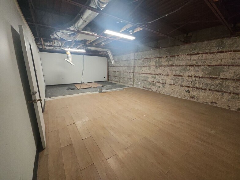 More Photos Of 431-489 N Cleveland St, Memphis Storefront For Lease