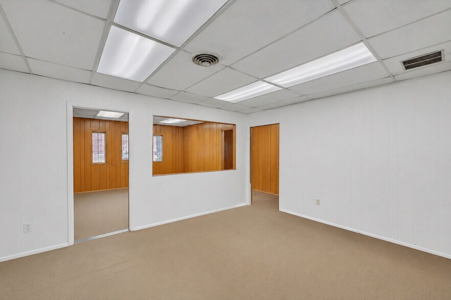 More Photos Of 600-604 W Washington St, Suffolk Storefront Retail Office For Sale