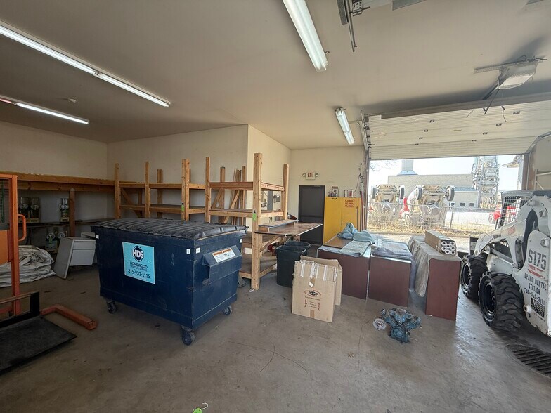 More Photos Of 1262 S Bridge St, Yorkville Service For Sale