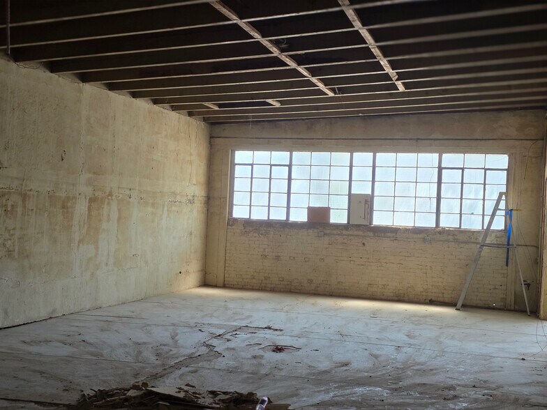More Photos Of 2473 Fletcher Dr, Los Angeles Manufacturing For Lease