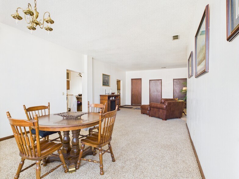More Photos Of 619 Blondeau St, Keokuk Office For Sale