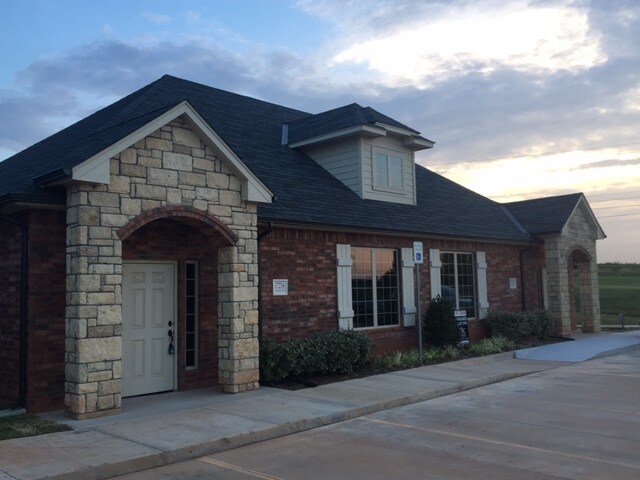 More Photos Of 17236 N May Ave, Edmond Office For Sale