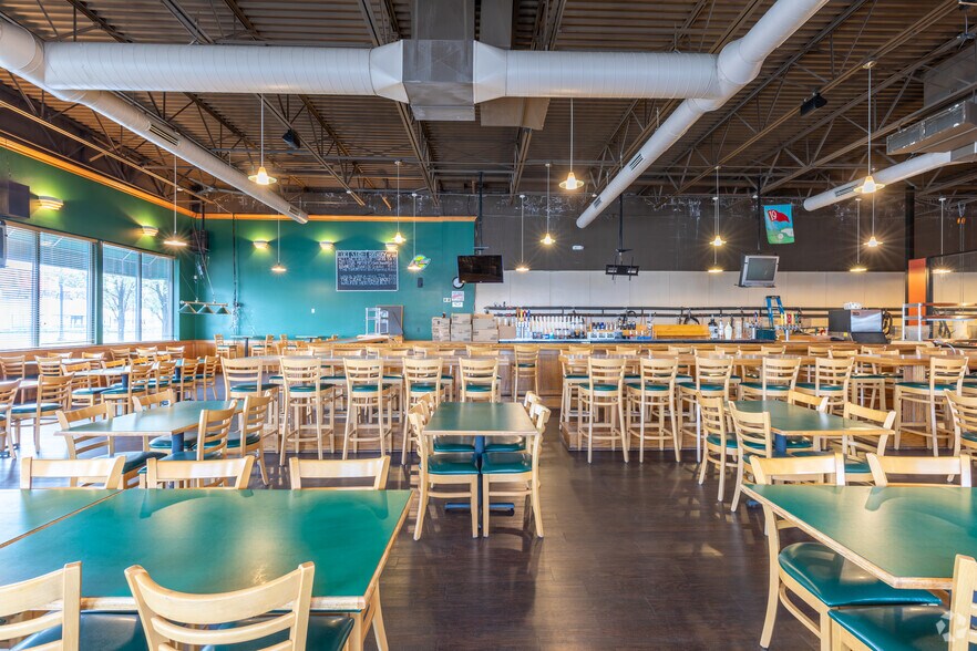 More Photos Of 1660 Fort St, Lincoln Park Bar For Sale