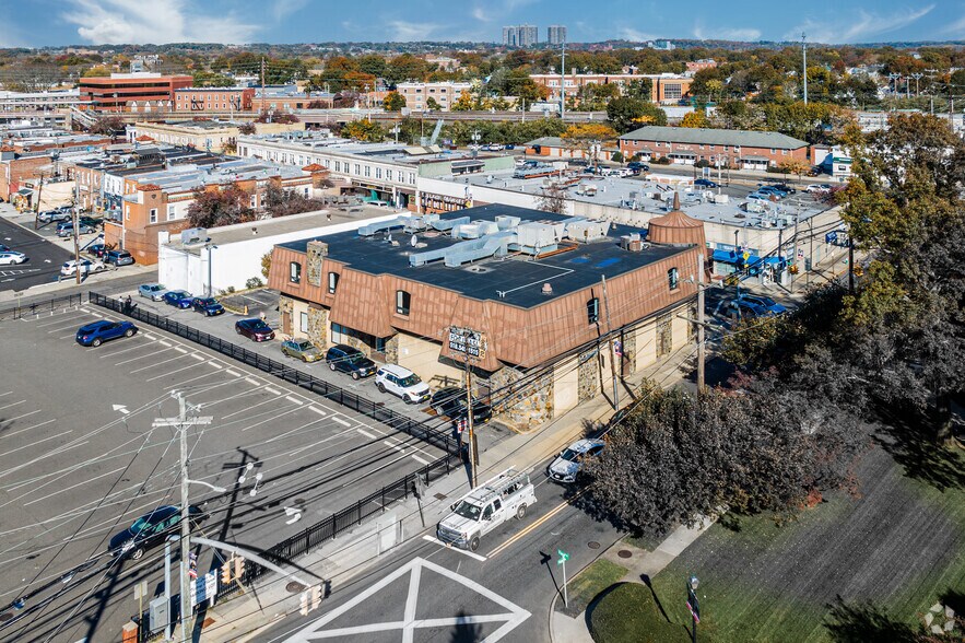 More Photos Of 170 Tulip Ave, Floral Park Bank For Lease