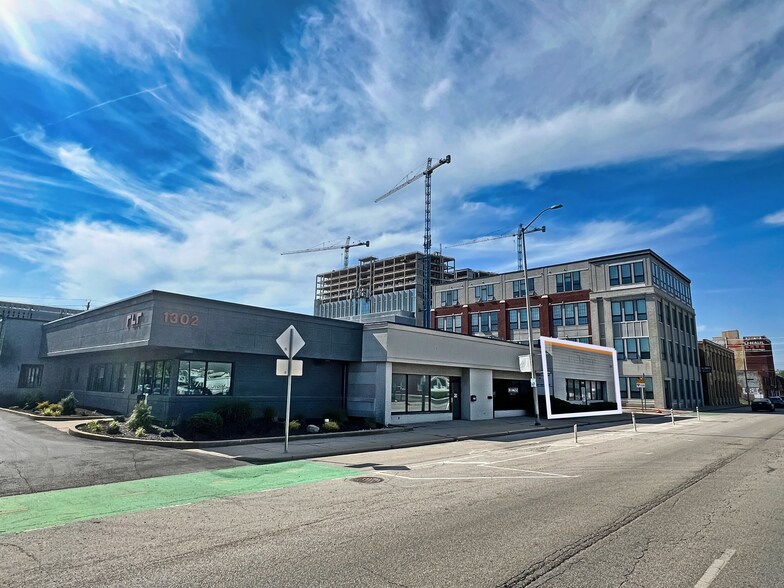 More Photos Of 1340 N Illinois St, Indianapolis Showroom For Lease