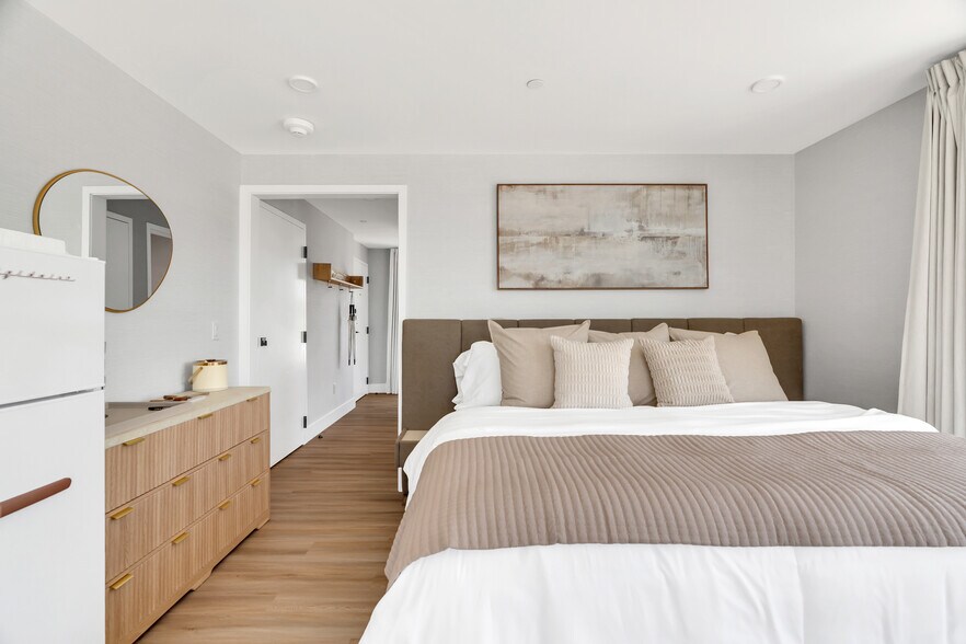 More Photos Of 32 Broadway Ave, Mystic Hotel For Sale