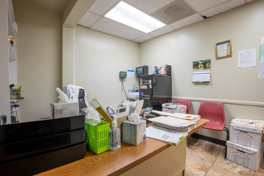 More Photos Of 4946 Florence Ave, Bell Medical For Sale