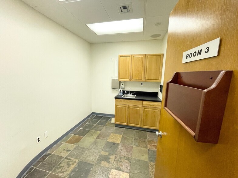 More Photos Of 901 Old Country Rd, Plainview Medical For Lease