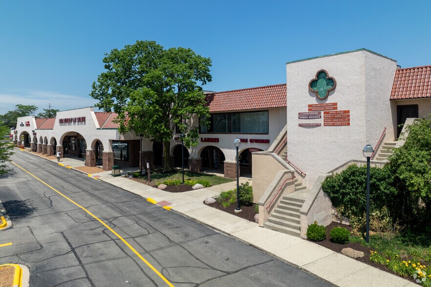 More Photos Of 405-493 Lake Cook Rd, Deerfield Storefront For Lease