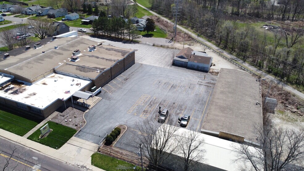 More Photos Of 920 E Glen Ave, Peoria Heights Showroom For Sale