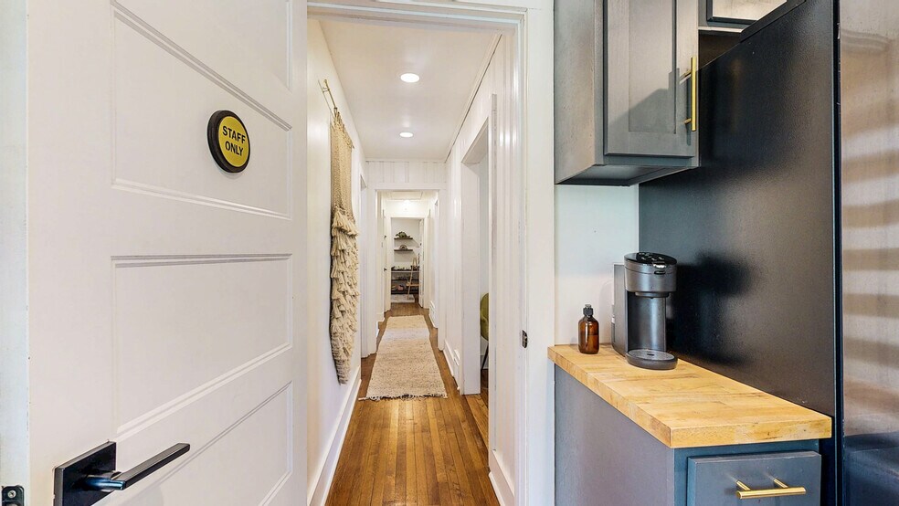More Photos Of 3232 Memorial Dr, Decatur Office For Sale