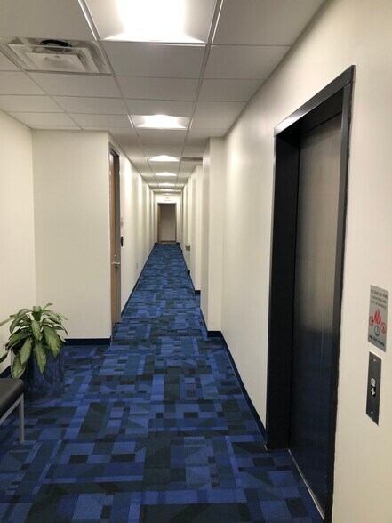 More Photos Of 109 Carpenter Dr, Sterling Office For Lease