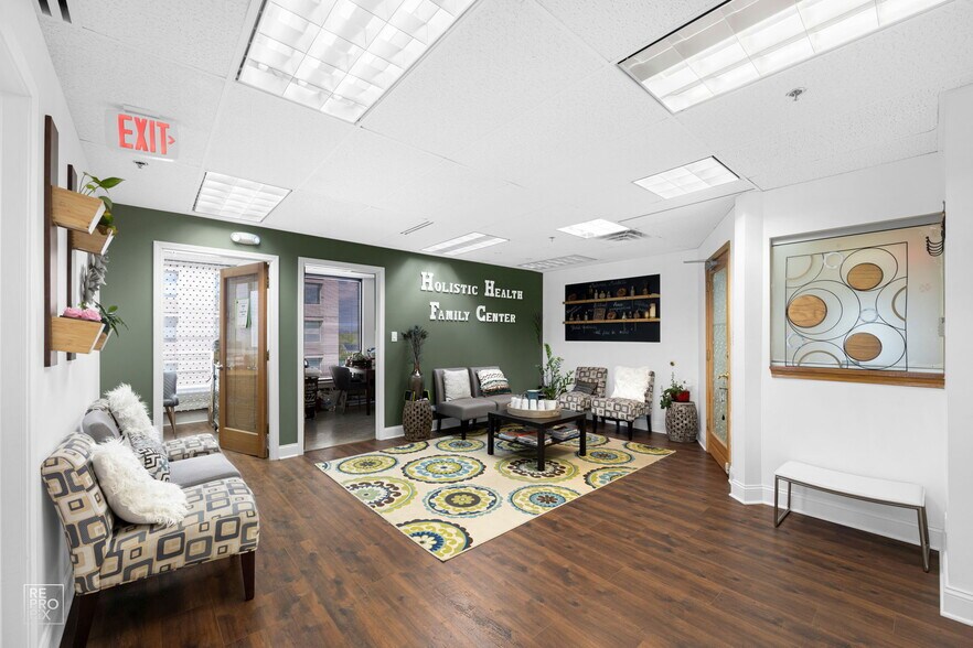 More Photos Of 17W300 22nd St, Oakbrook Terrace Medical For Lease