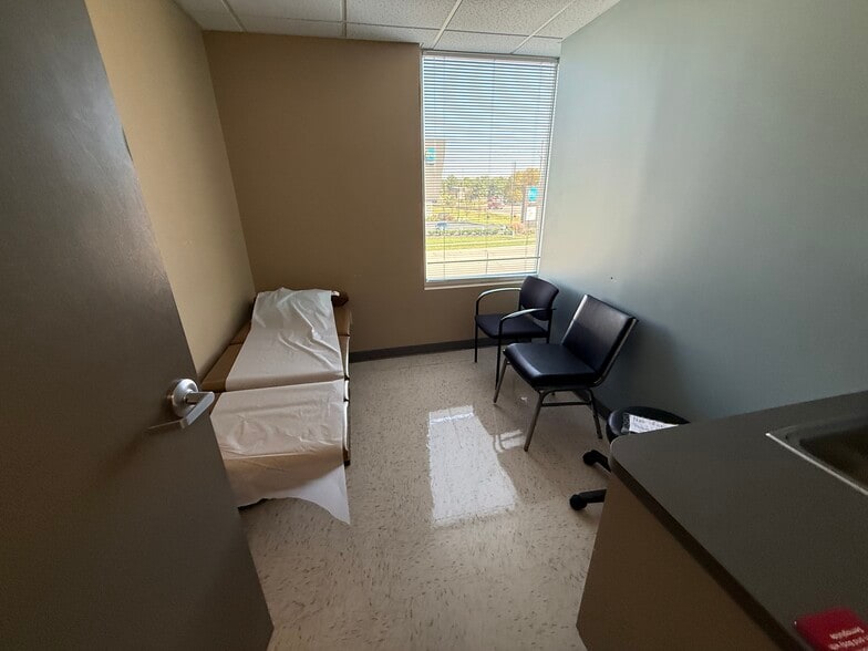 More Photos Of 6400 E Broad St, Columbus Medical For Sale