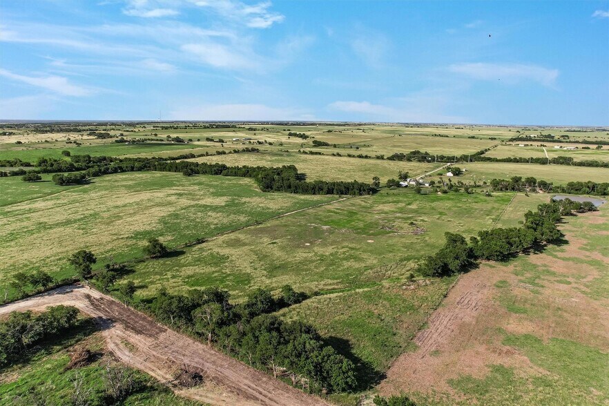 More Photos Of 3007 County Road 303, Jarrell Specialty For Sale