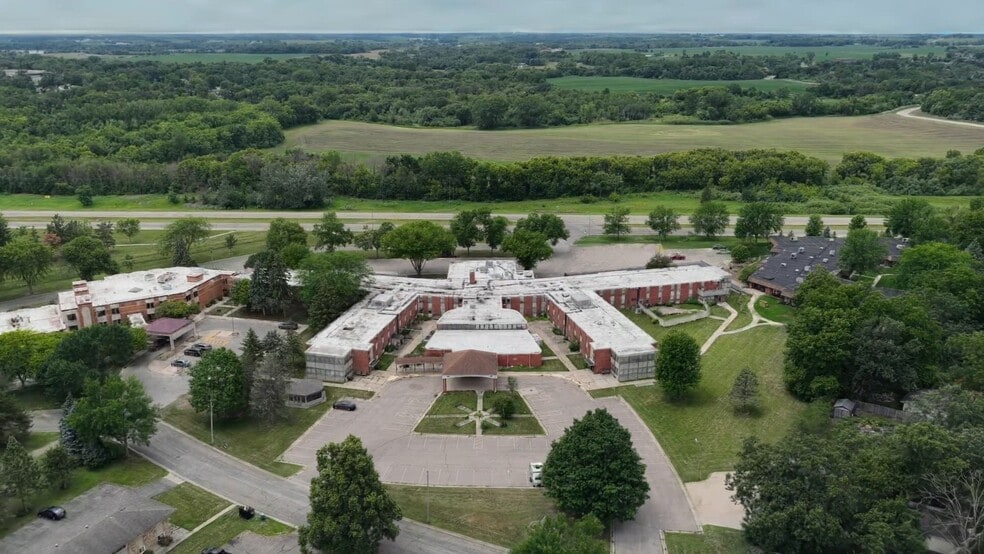 Primary Photo Of 901 Luther Pl, Albert Lea Skilled Nursing Facility For Sale