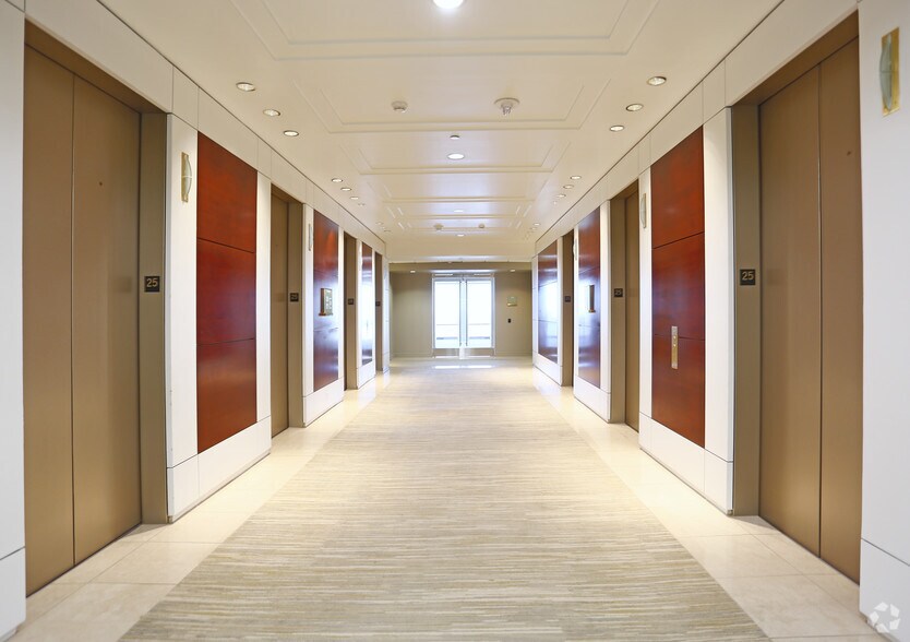 More Photos Of 101 S Tryon St, Charlotte Office Residential For Lease