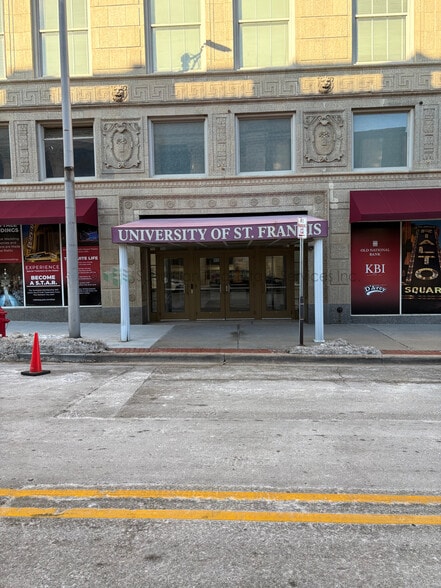 More Photos Of 5-25 E Van Buren St, Joliet Office For Lease