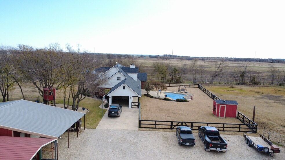 More Photos Of 5871 Milam Rd, Denton Flex For Sale